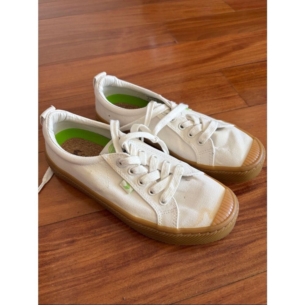 Cariuma Oca Low sneakers women’s Off-White Gum Canvas size 8